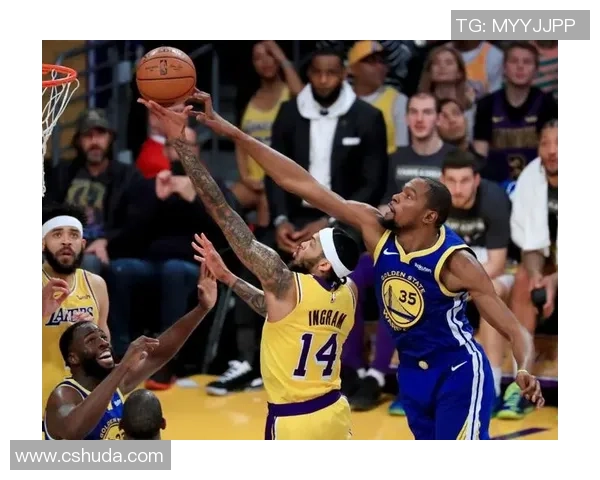 2019年NBA季前赛勇士队与湖人队激战回顾与精彩瞬间分析